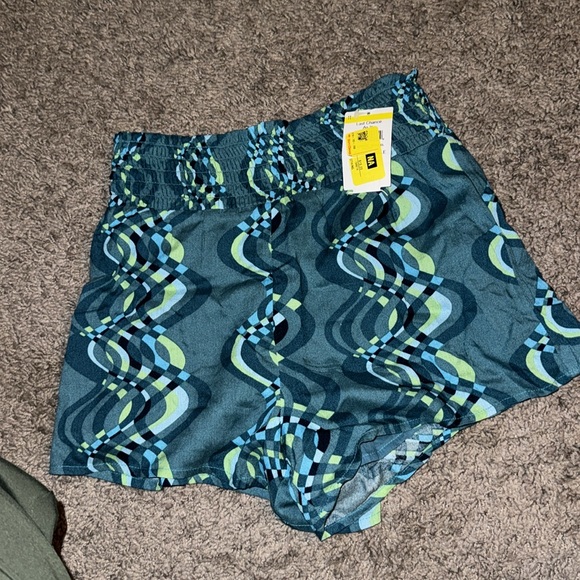 Shorts aren’t over - Picture 7 of 11